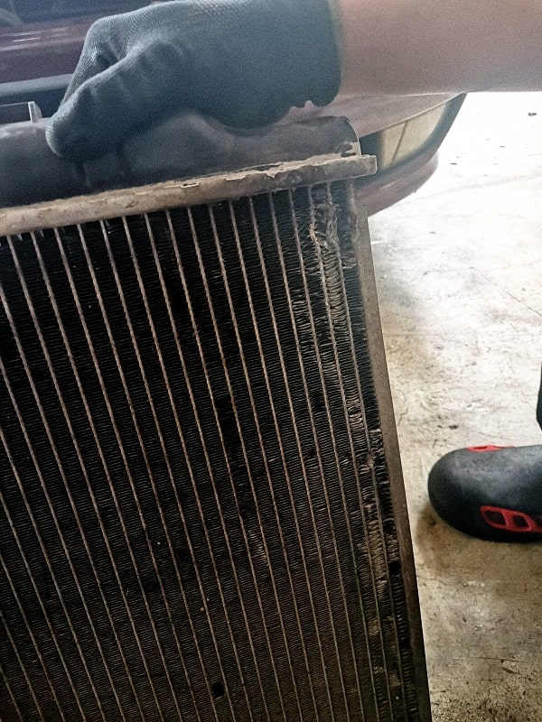 Bagaimana Radiator Rosak Digantikan Dengan Sedozen Tin Jam di Bourke